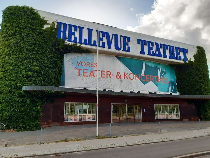 Bellevue `s flotte indgangsparti, Bellevue er tegnet af arkitekten Arne Jacobsen.